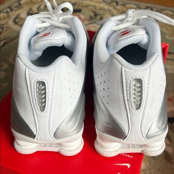 New Nike Shox R4 Sneakers - Picture 5 of 12